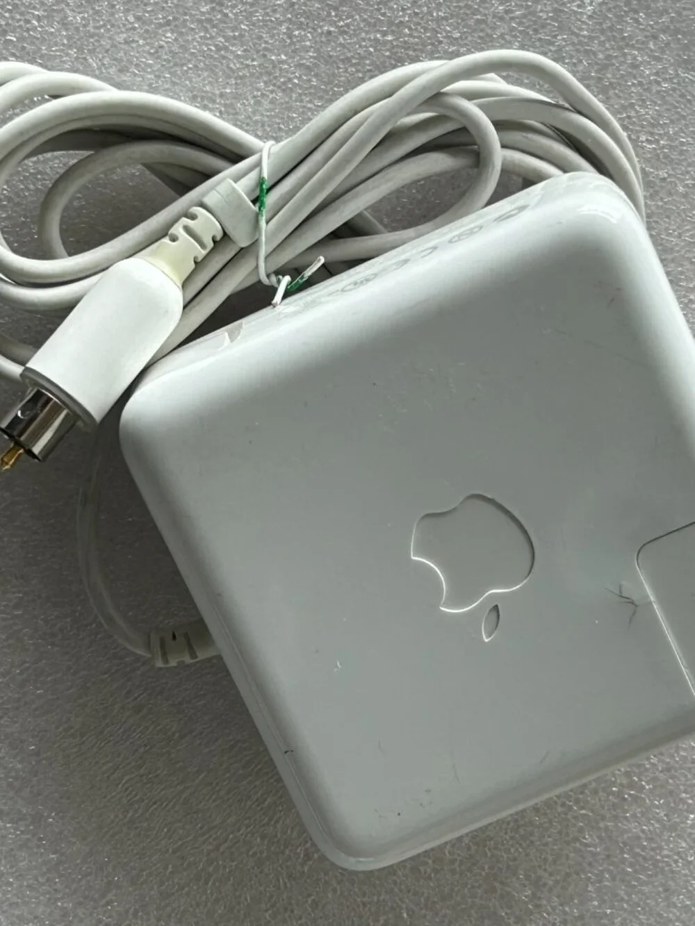 Genuine APPLE A1021 65W Portable Power Adapter USED Tested Good